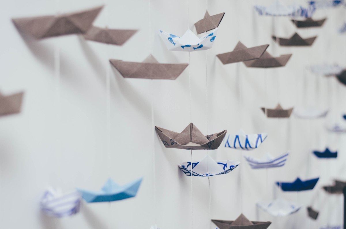 Cortina de Barcos de papel origami la gallina y los pollitos blog